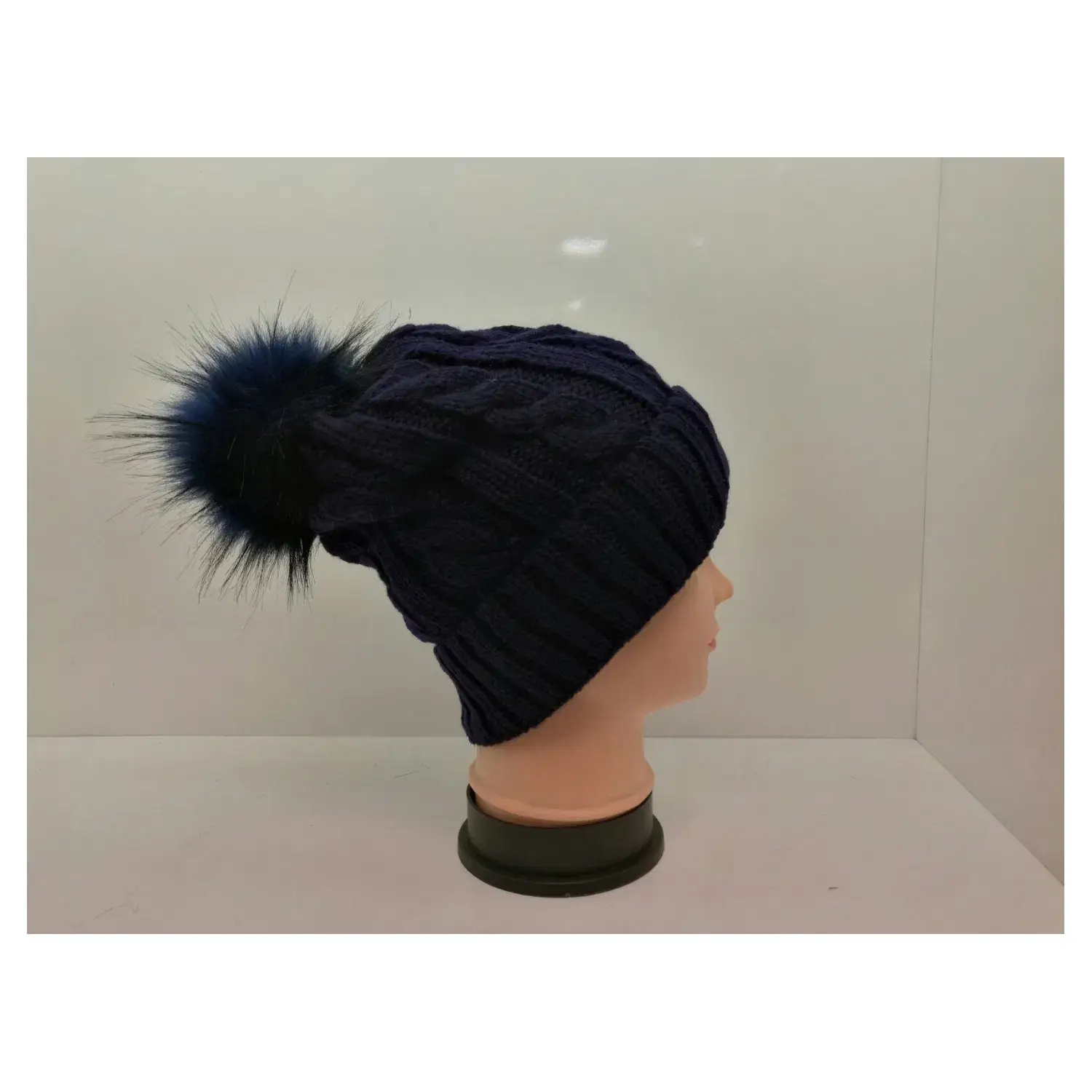 Superbia - Vendita all'ingrosso Berretto - Donna - PomPom Hat-101 abbinato a trecce in pelliccia sintetica foderato in pile3