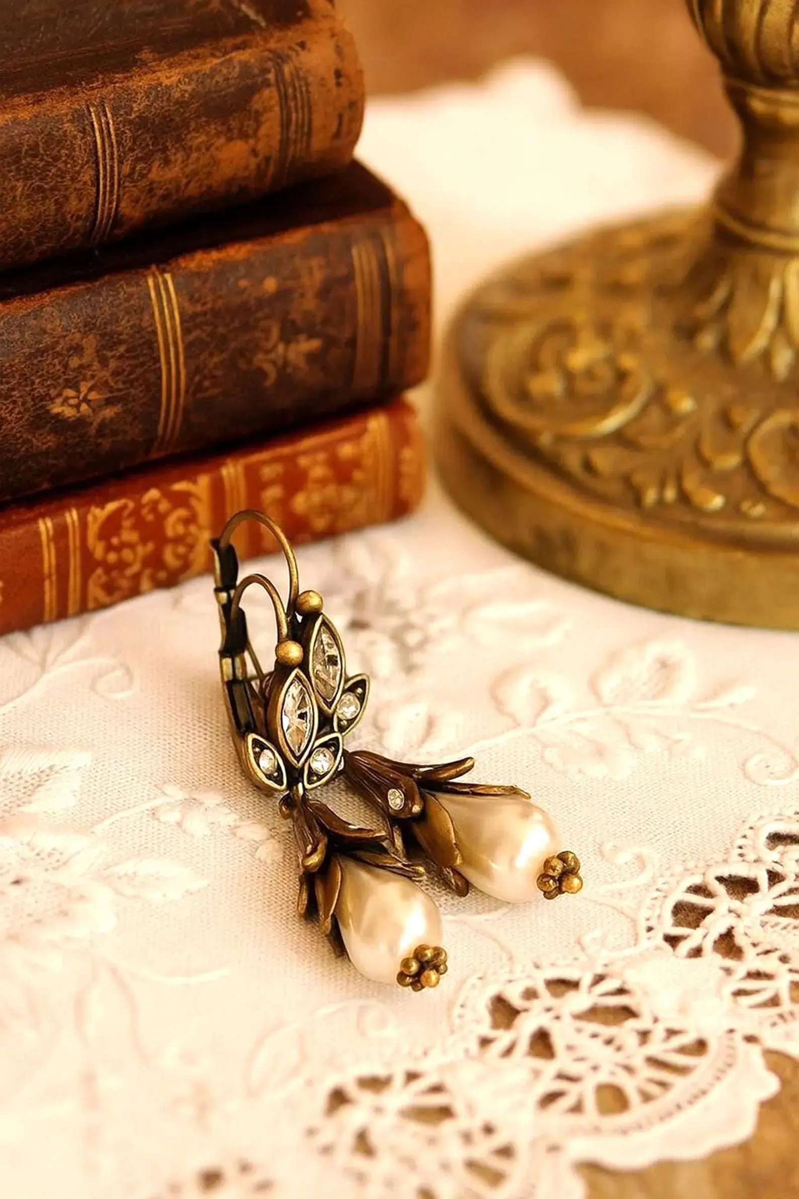 Wild & Free – Brincos de argola por atacado – Brincos de lágrima com pérola branca vitoriana0