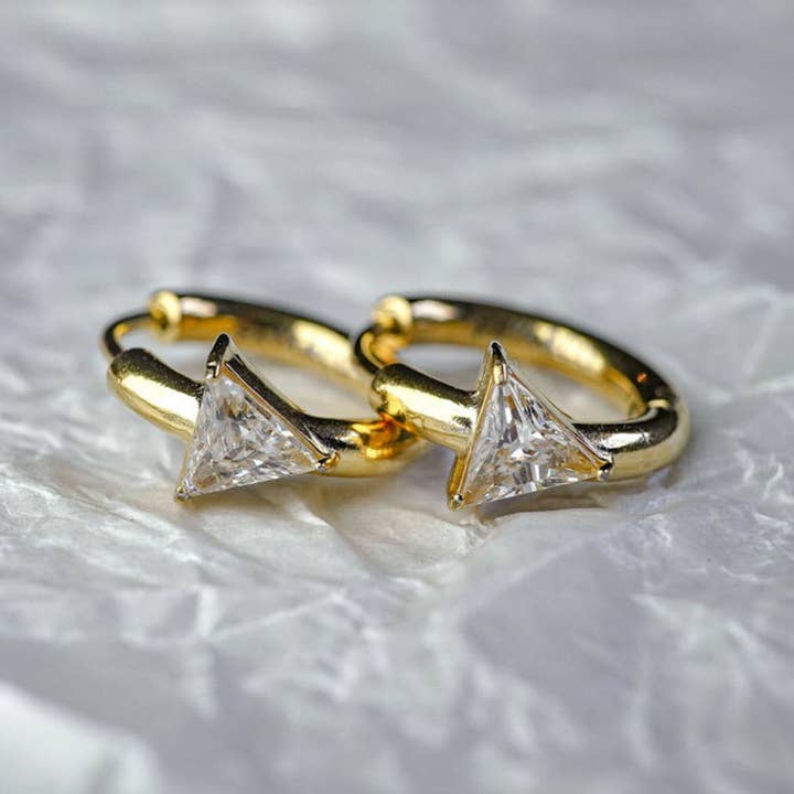 Boucles d'oreilles créoles en or Adelina pour la vente par Faya & Co.