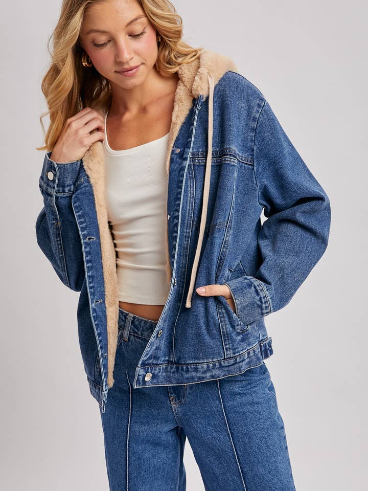 Bluivy – wholesale Jeansjackor – Dam – Knäppt jeansjacka med fuskpäls och huva21