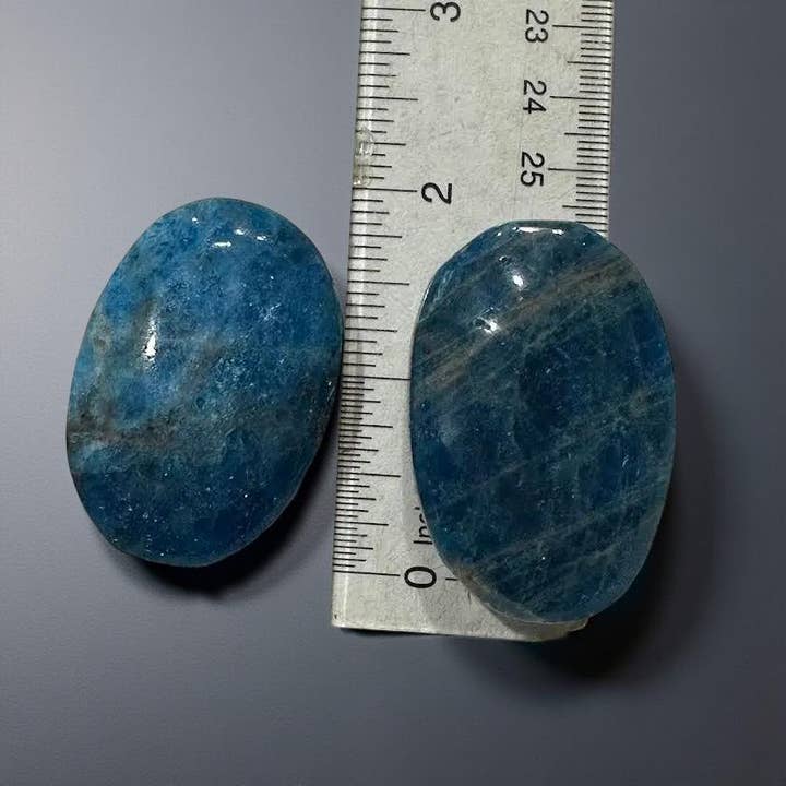 Pierres de paume en apatite bleue pour la vente par Crystal Deal· Wholesale Crystals & Gifts