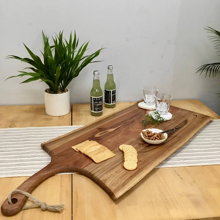 India Handicrafts Inc - Wholesale Cutting board - Live Edge Acacia Wood Cutting Board w/ Curved Handle - 39"5