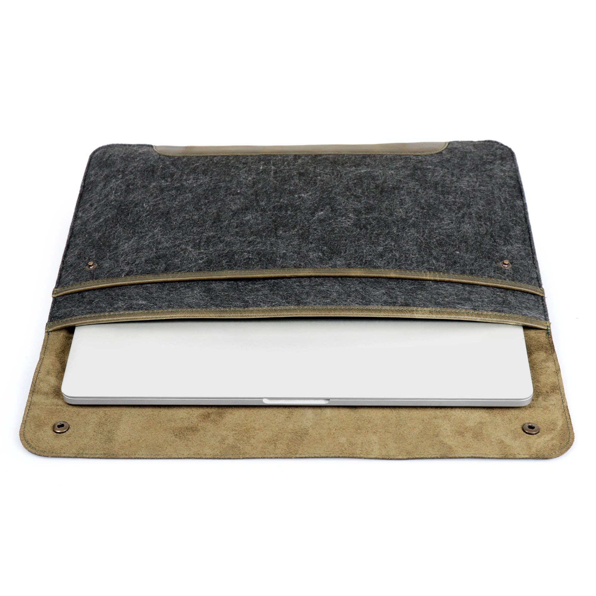 Londo – wholesale Laptop/tablet case – Unisex – MegaGear Fine Leather and Fleece Sleeve Bag for MacBook Pro, MacBook Air and iPad Case45