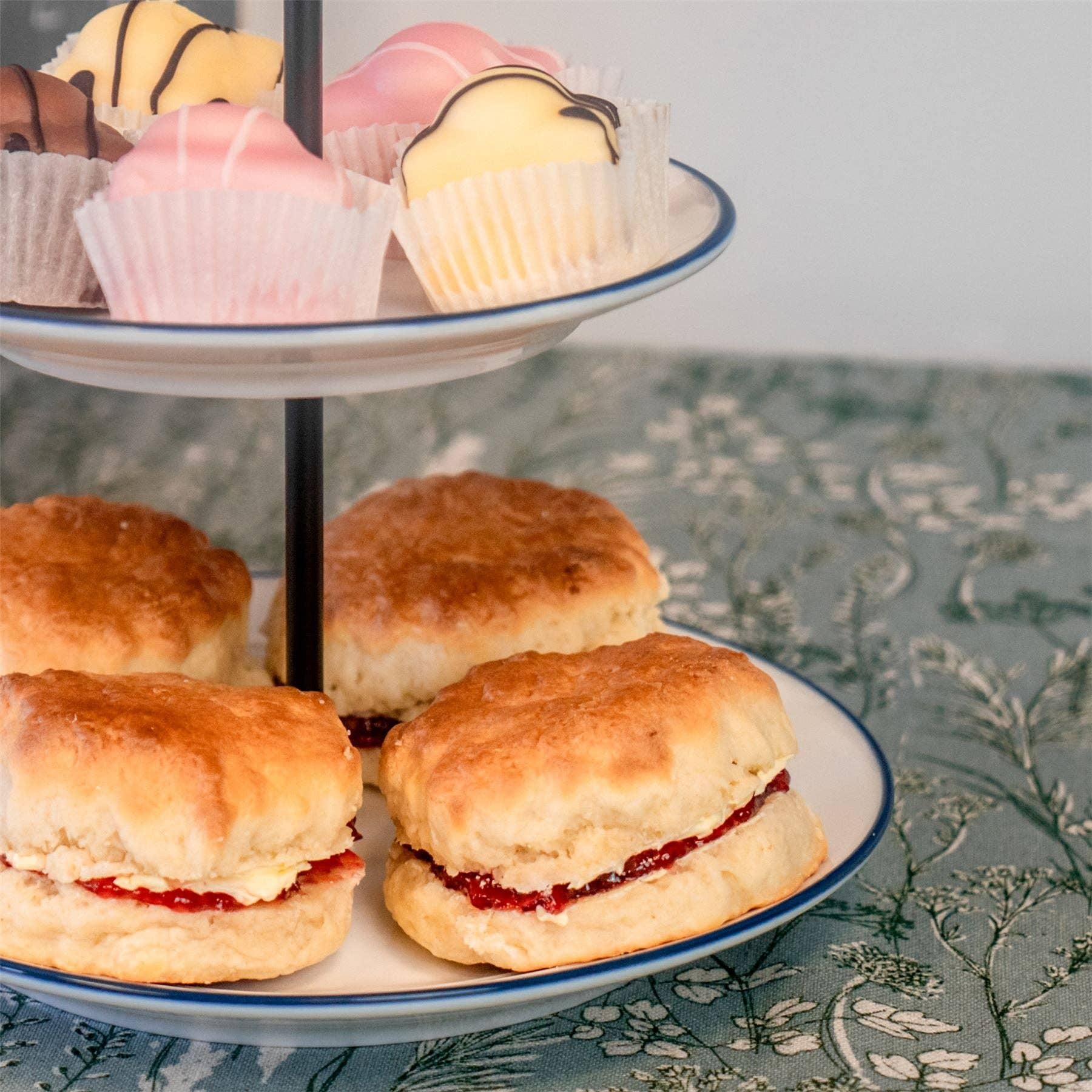 Rinkit Ltd - Vente Présentoirs à gâteaux - Présentoir à gâteaux en porcelaine Farmhouse Nicola Spring - 21 x 24 cm1