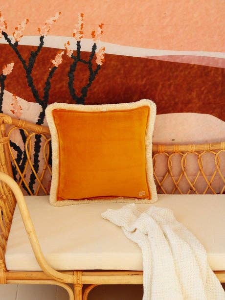 Kussen „Mustard” zacht fluweel met franje voor wholesale door Moi Mili