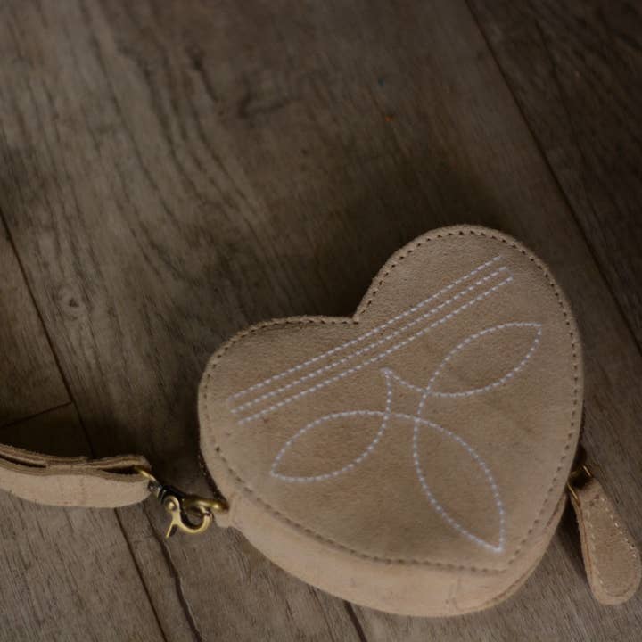 FRINGE & LUXE - Wholesale Wristlet - The Heartline Case