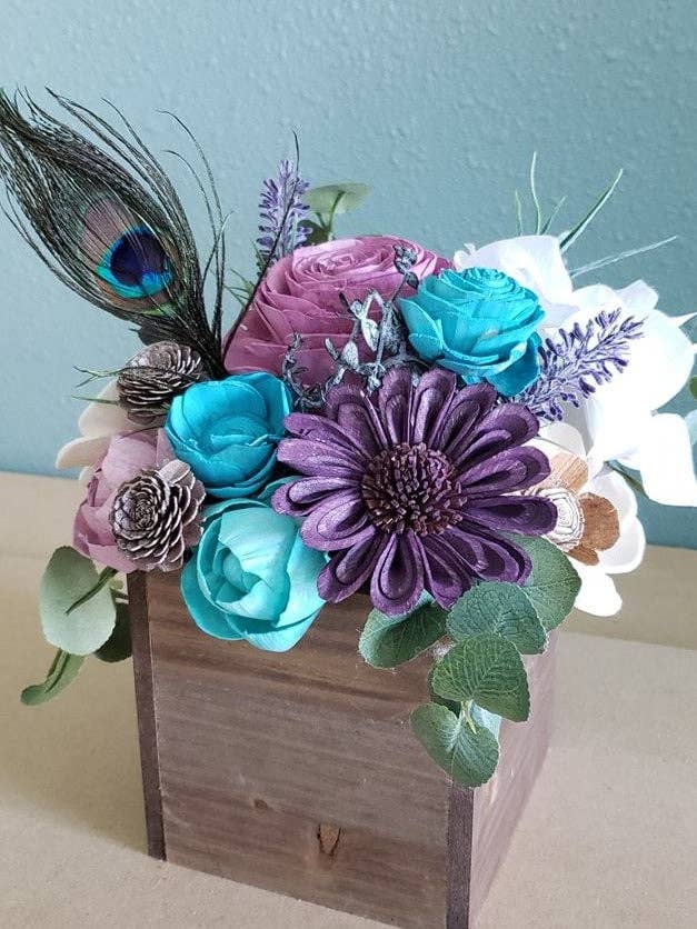 Smuk som en påfugl midtpunkt for engroshandel hos Wyldcraft Woods