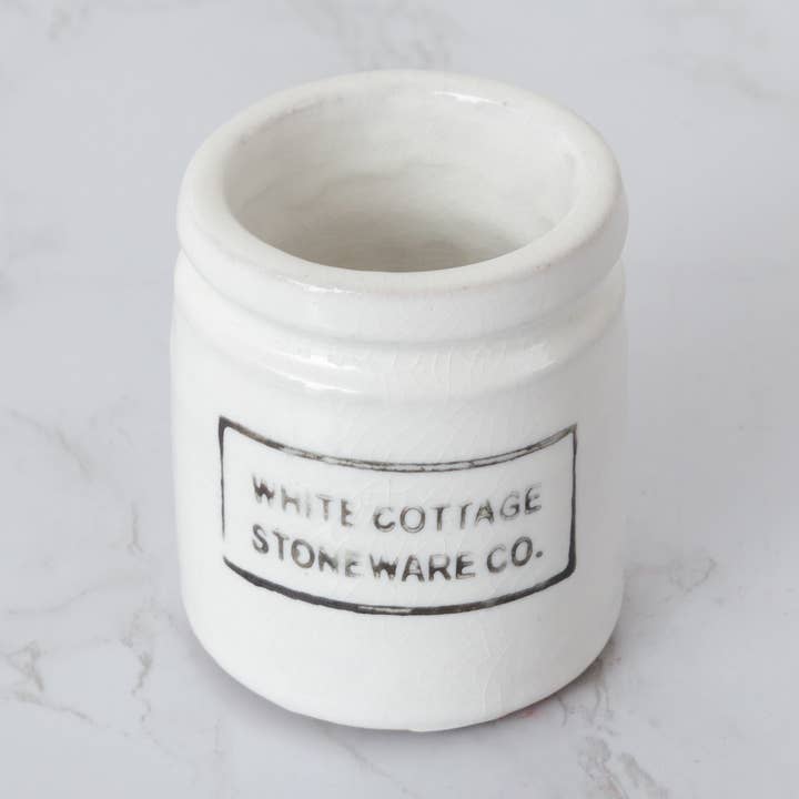 Gres blanco tipo cabaña, tamaño pequeño (Pk/04) para venta al por mayor de Audrey's Home & Gift