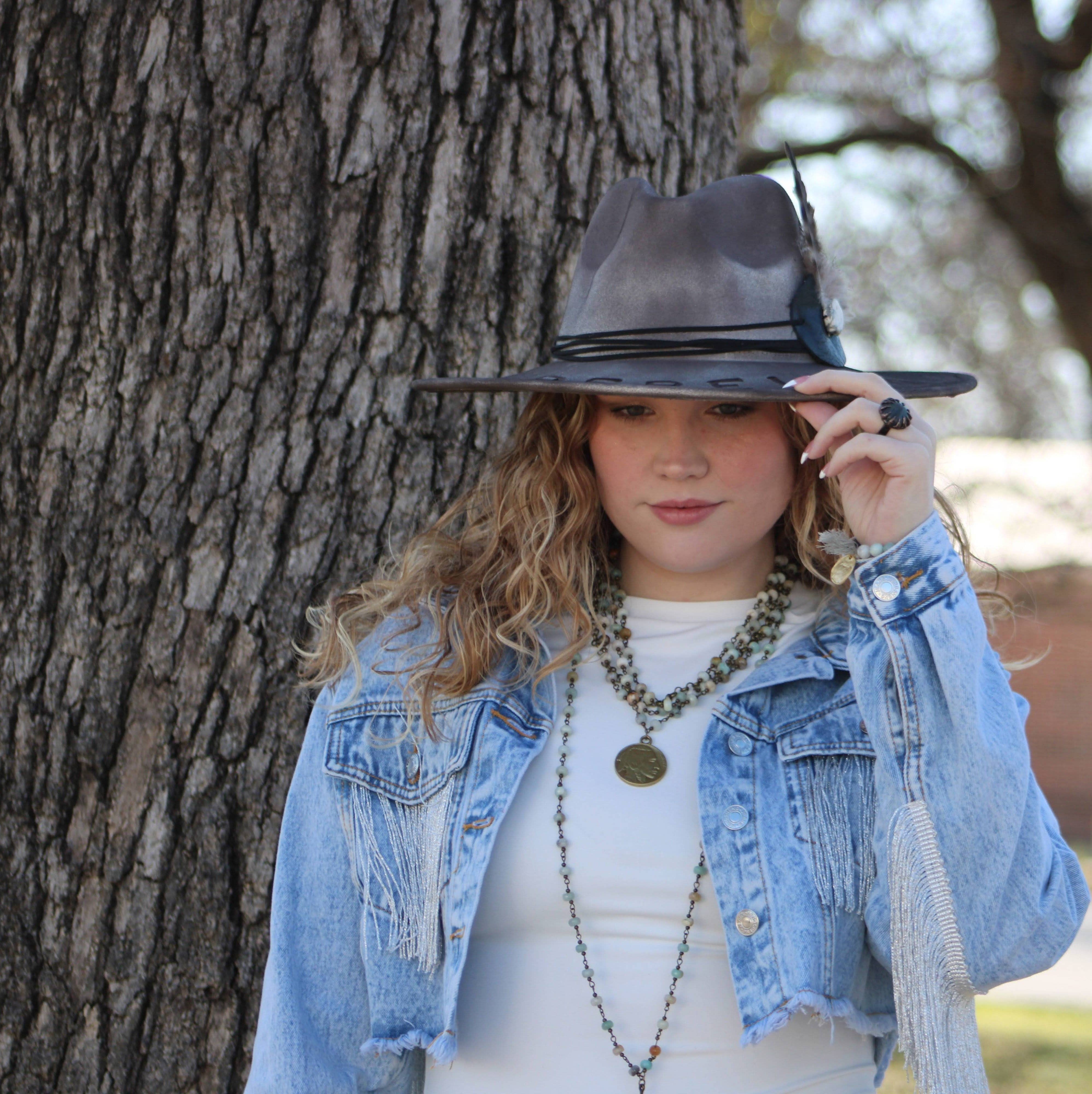 The Jewelry Junkie - Wholesale Pendant/Charm Necklace - Amazonite Collar-Length Necklace with Indian Head Coin 252L5