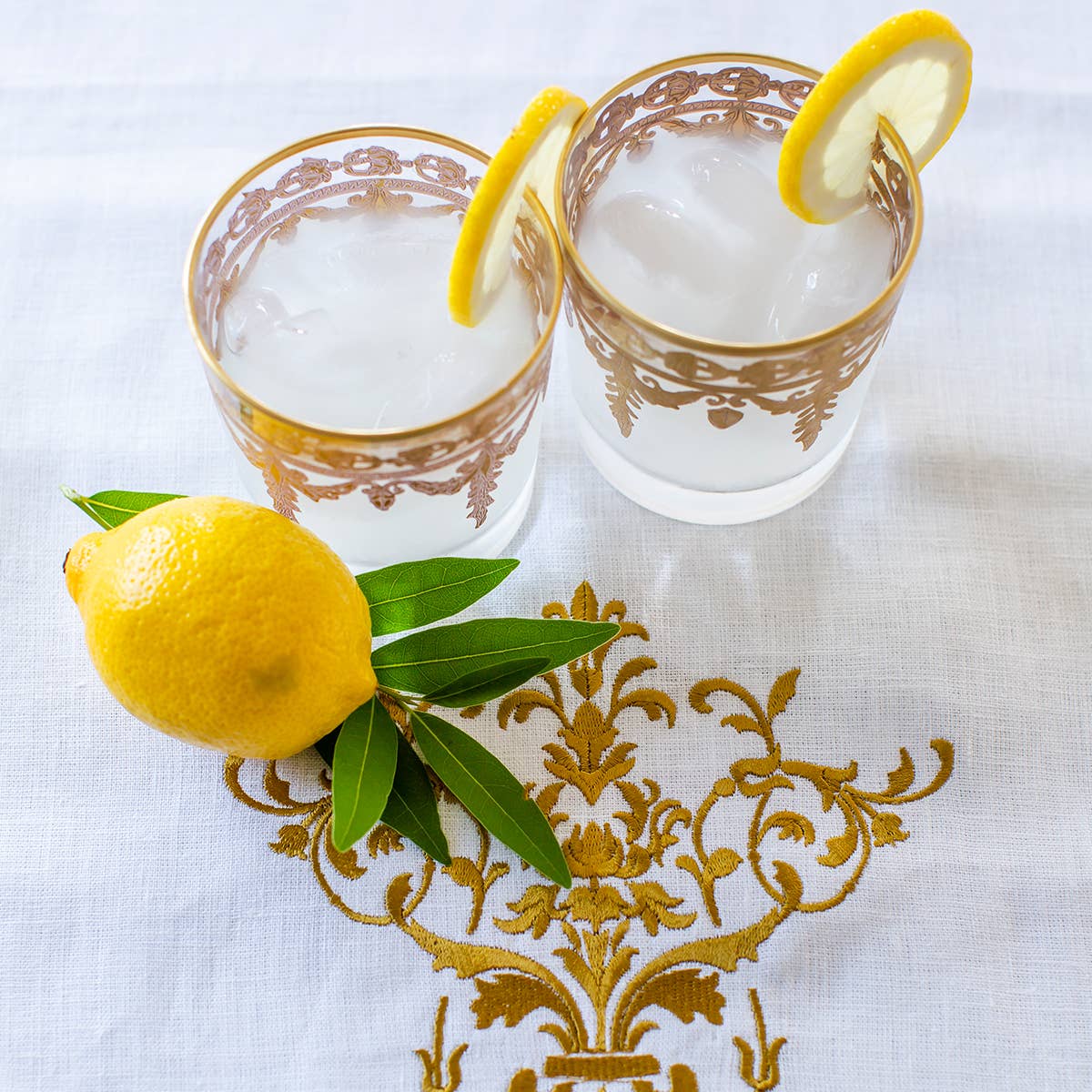 Arte Italica & Crown Linen Designs – wholesale Cocktail/liquor glass – Vetro Gold Double Old Fashioned Glass2