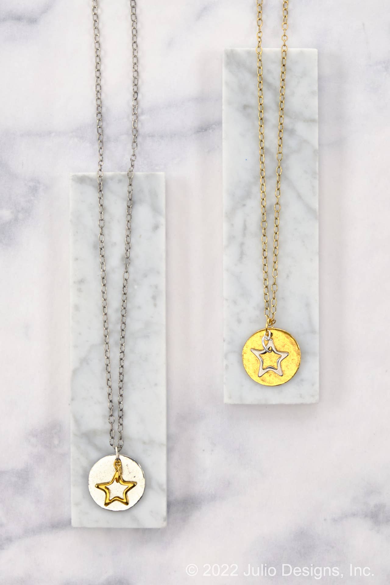 Julio Designs - Venta al por mayor Collares con colgantes/abalorios - Collar decorativo Beaufort con forma de disco martillado y colgante5