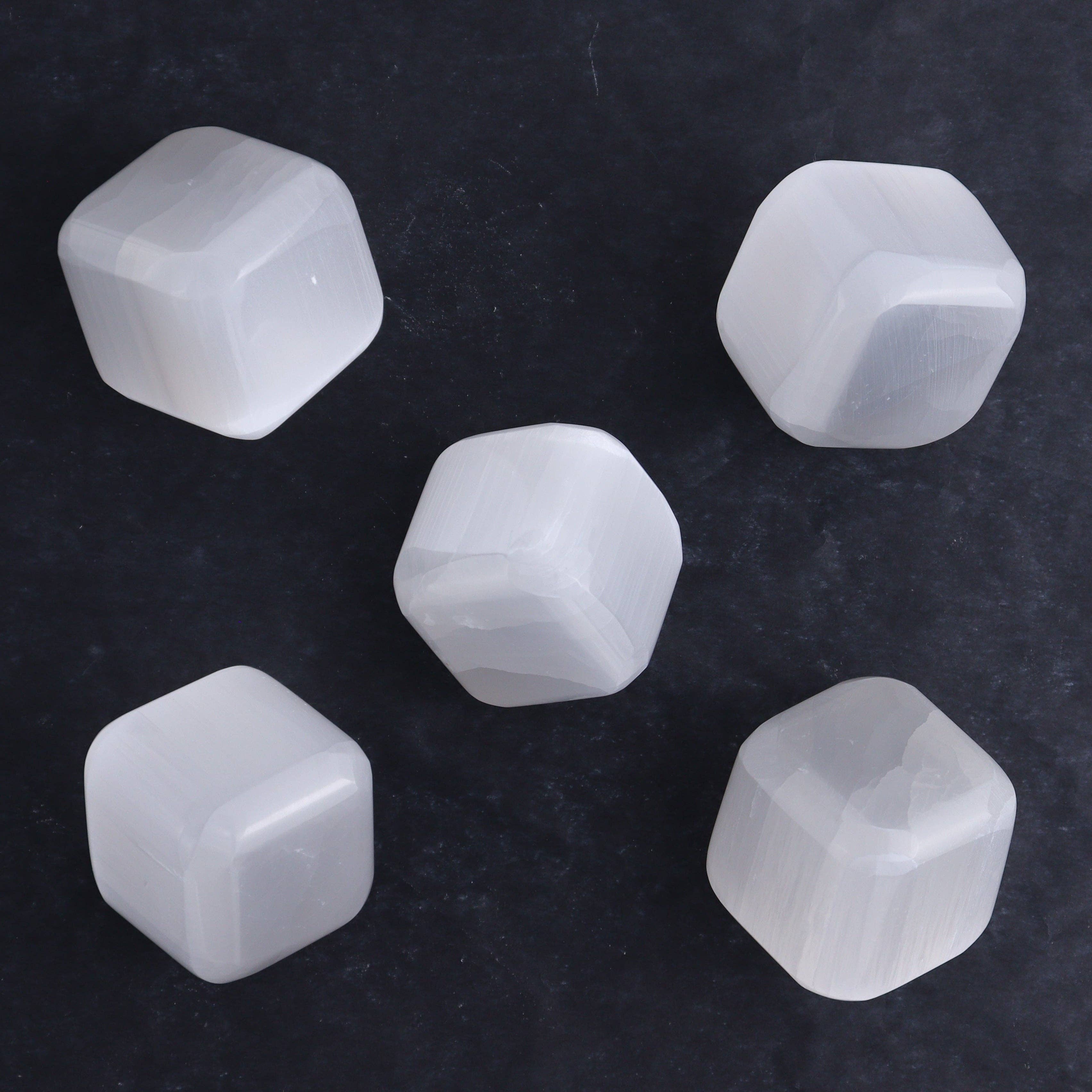 Mi Esperanza Minerals – wholesale Spiritual stone/crystal – One Selenite (Satin Spar) Standing Cube 4 cm2