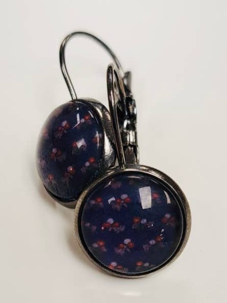 Zephyr Posy Cabochon Tropfenohrringe für den Großhandel von Tumbled Earth Inc.