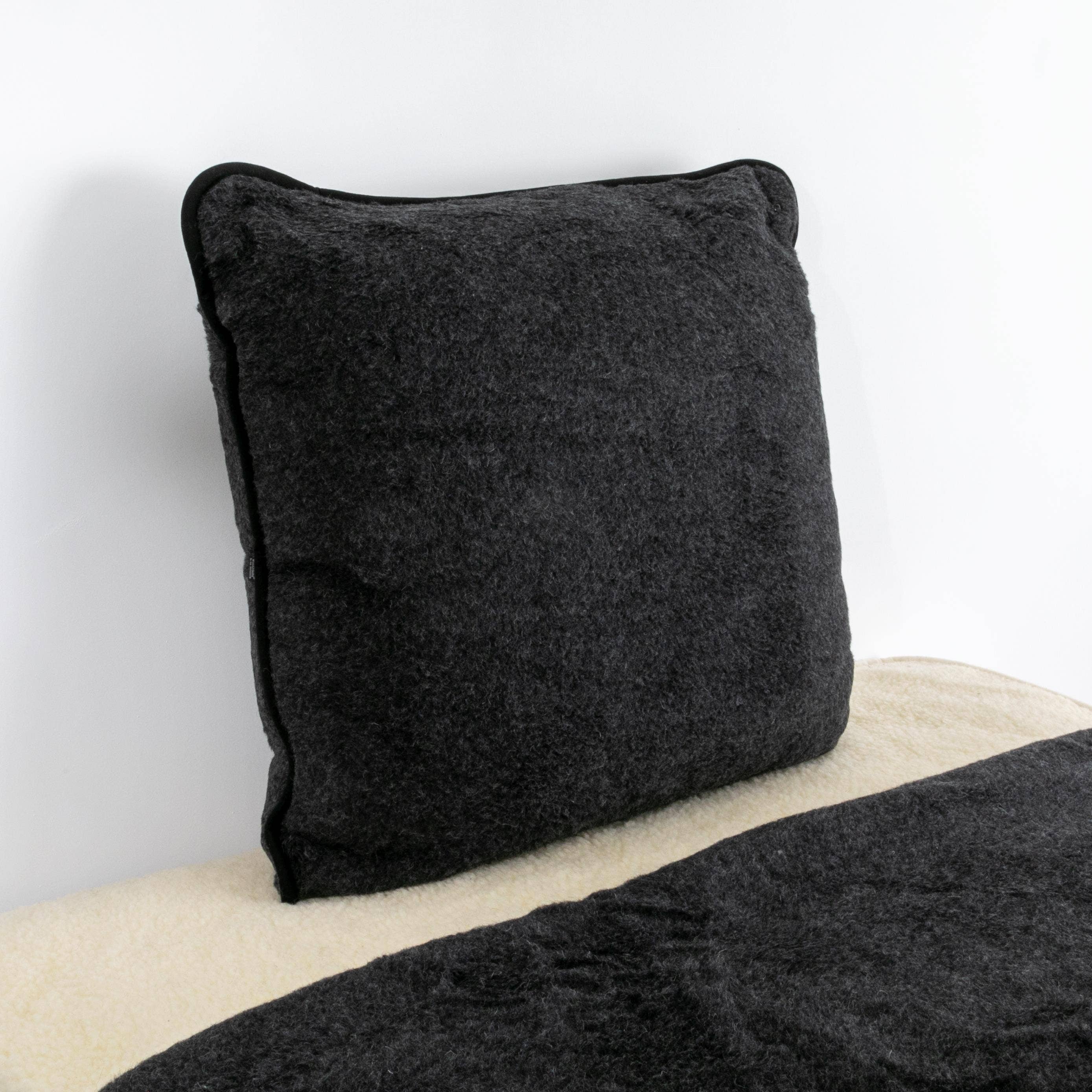 Native Natural - Venta al por mayor Almohadas lumbares - Almohada lana merino - negro1