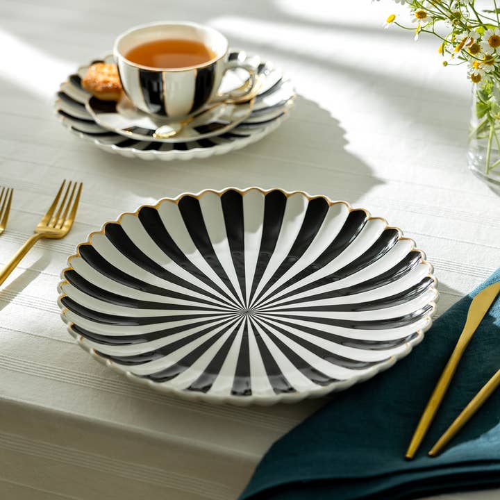 Black and White 10.75" Scallop Fine Porcelain Dinner Plate for wholesale by Grace Teaware