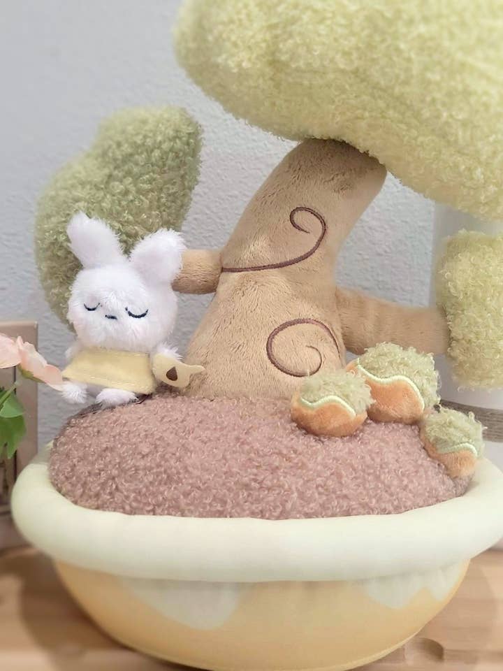 Peluche Géant Lapin Bonsai pour la vente par HideawayMelon