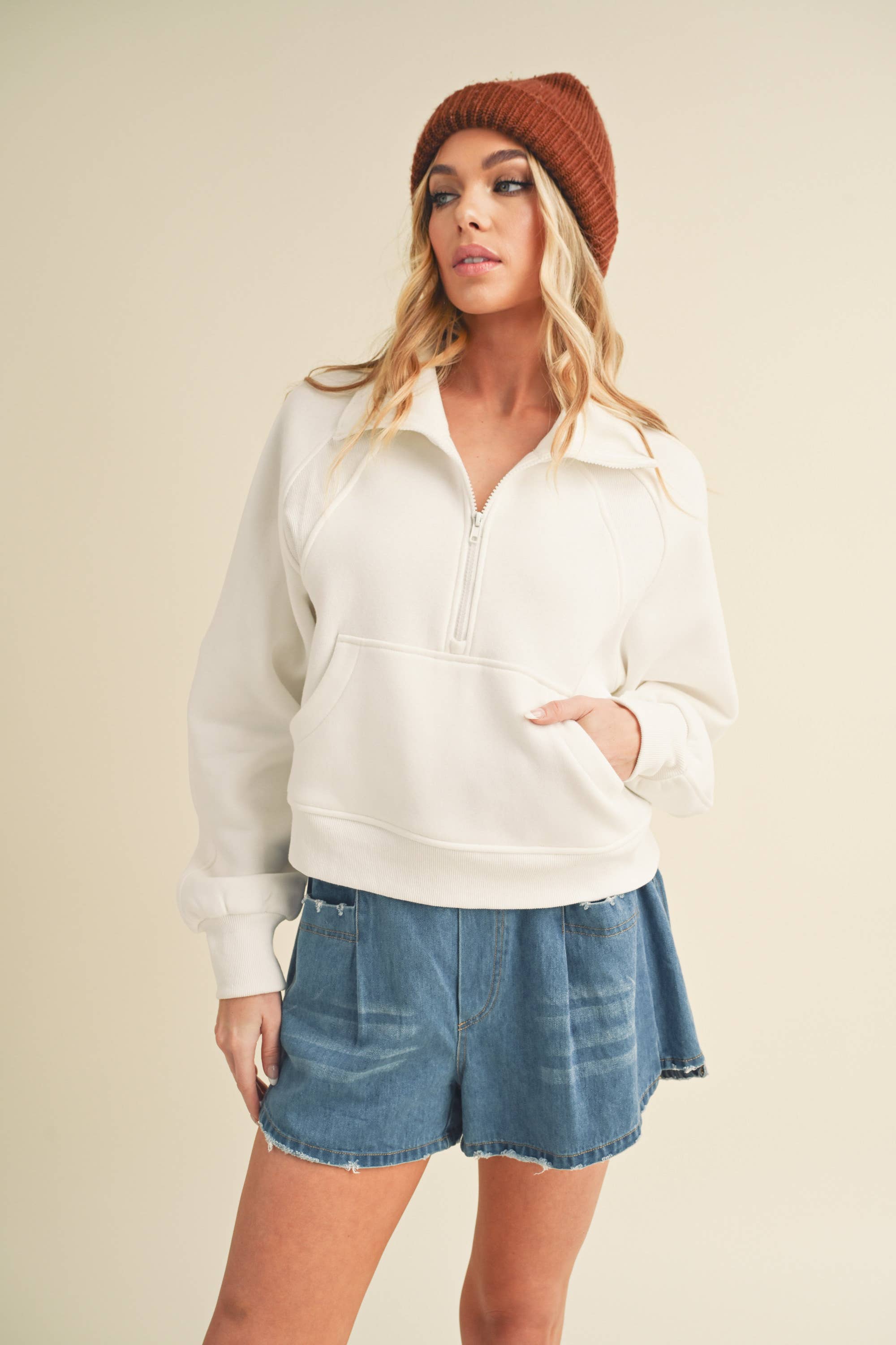 AEMI + CO - Venta al por mayor Sudadera - Mujer - 950CK Dove - Suéter con media cremallera y cuello tipo embudo44