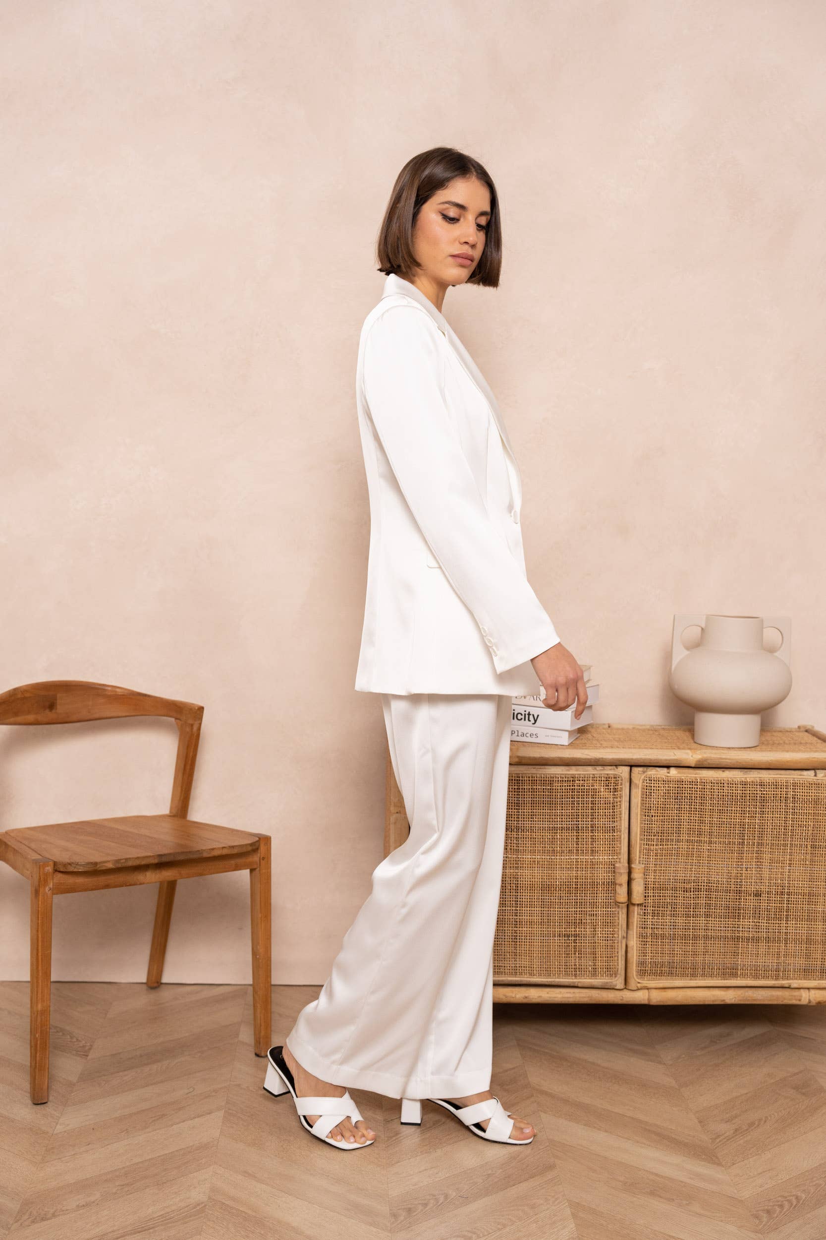 Attentif Paris – wholesale Kostymjacka – Dam – Smal skräddarsydd satinjacka med enfärgade knappar72