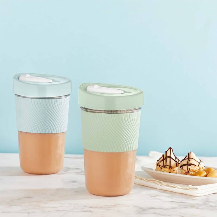 Hakan – wholesale Drinking glass/cup – Juice Bottle with Sleeve, Glass Cup with Lid, 20.5 oz1