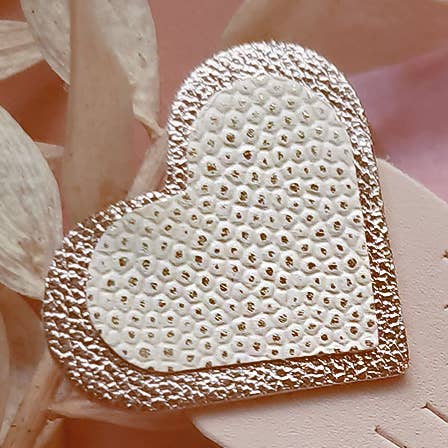 Broche de cuero en forma de corazón EX-VOTO marfil para venta al por mayor de Ni une ni deux