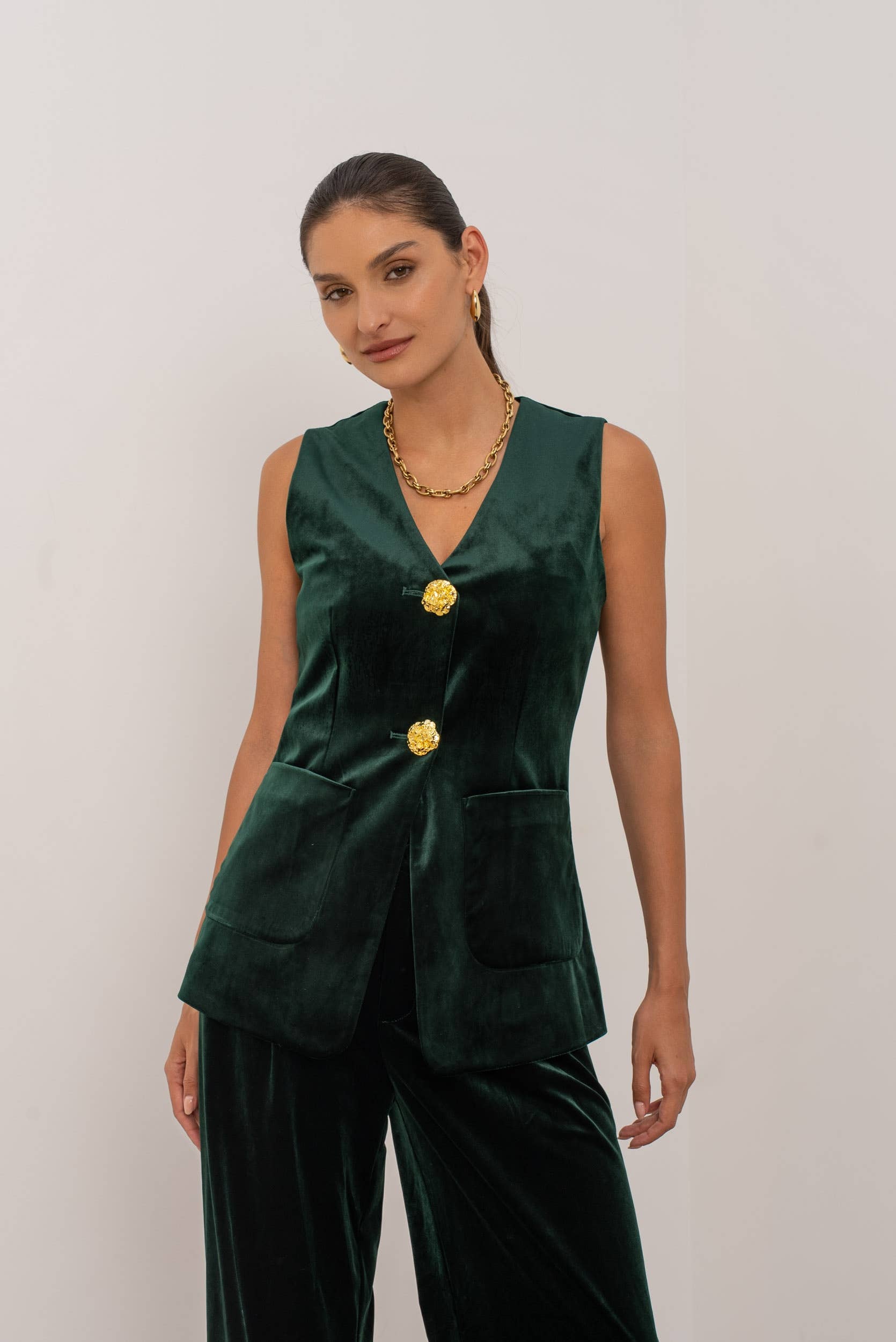 Attentif Paris – Engroshandel Habitvest – til kvinder – Lang velourvest med guldknapper22