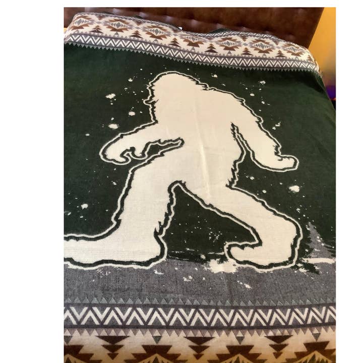 Los Andes Shop - Wholesale Bedding Blanket - Sasquatch Queen Blanket "Splatter" Design