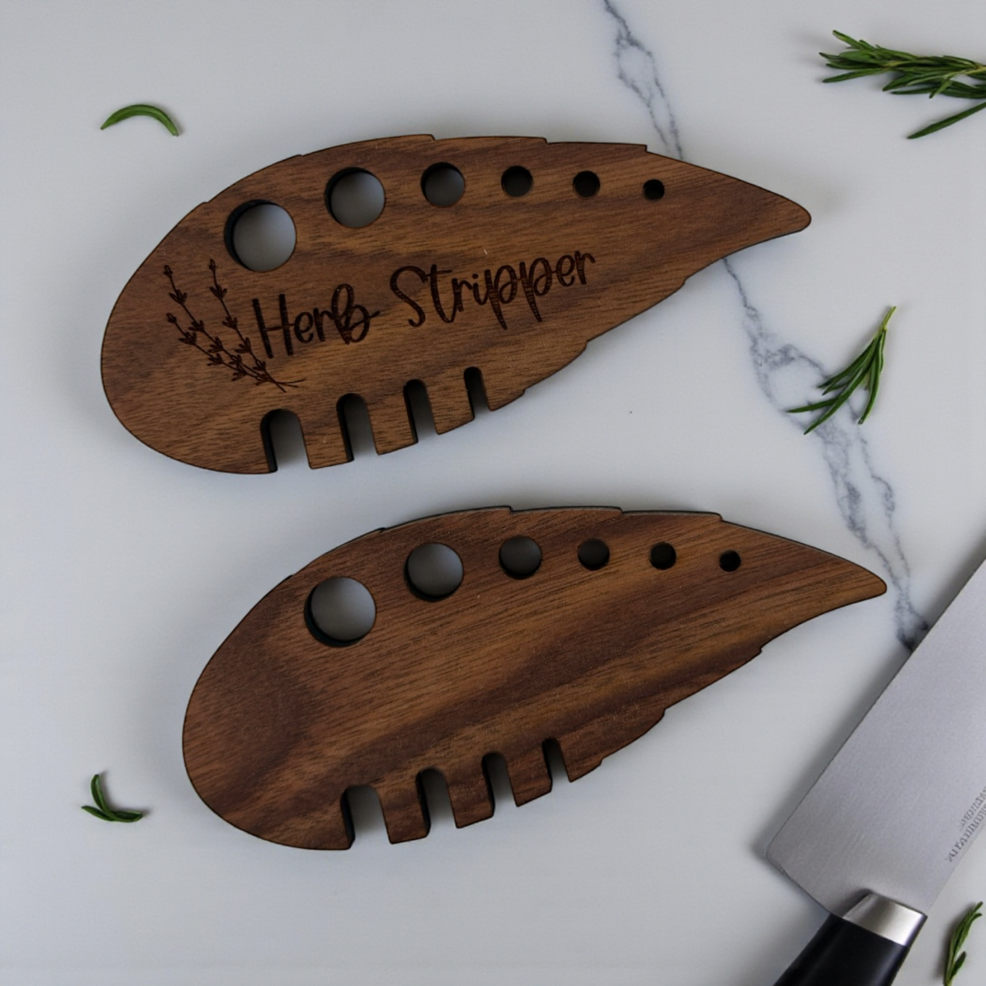 The Savvy Spade - Vente Ustensile/gadget de cuisine - Éplucheur d'herbes personnalisé avec logo – Outil de cuisine en bois dur de marque2