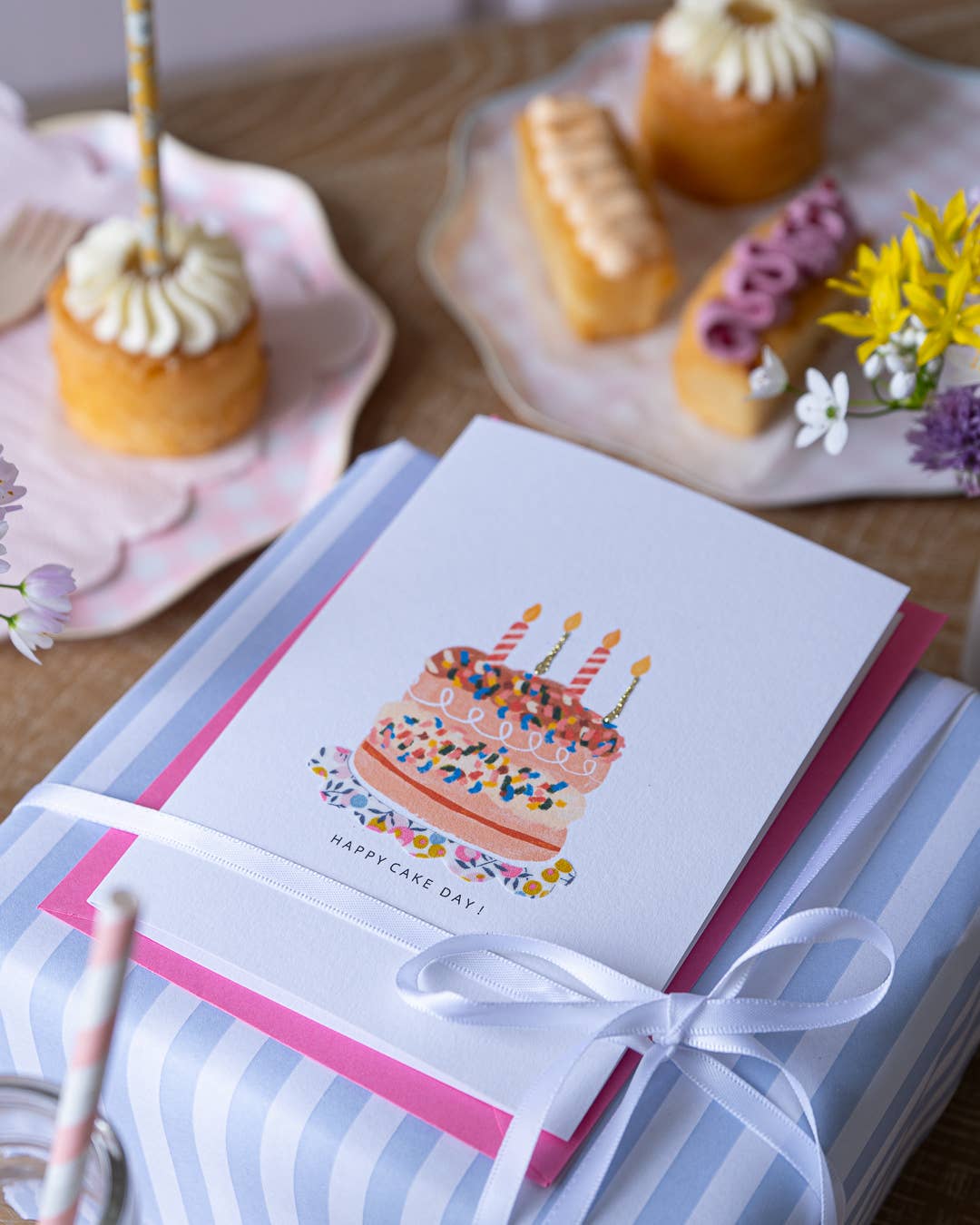 The Charming Press - Vendita all'ingrosso Biglietti di auguri - Biglietto per torta di compleanno, tessuto Liberty Wiltshire Bud2