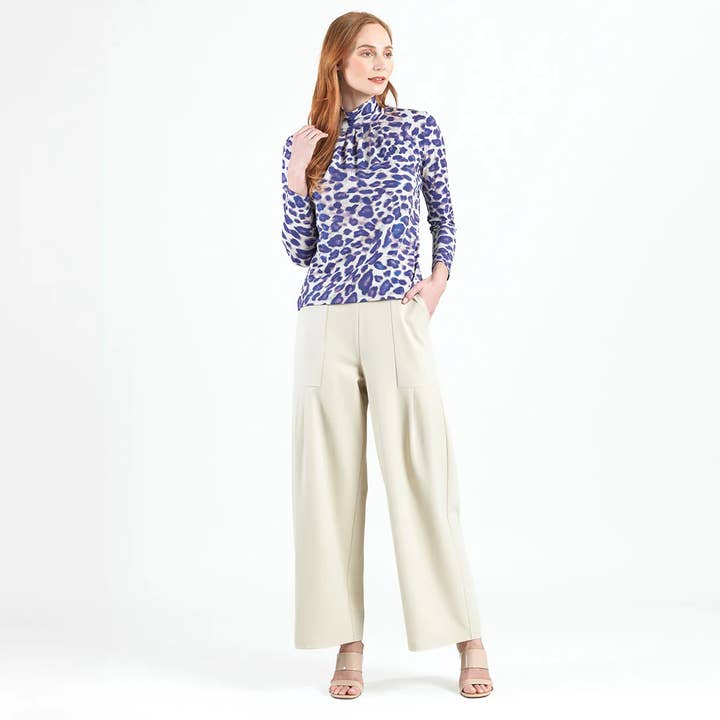 T615PF - Maglia laminata - Top con dettagli plissettati con scollo a lupetto per la vendita all'ingrosso da parte di Clara Sunwoo