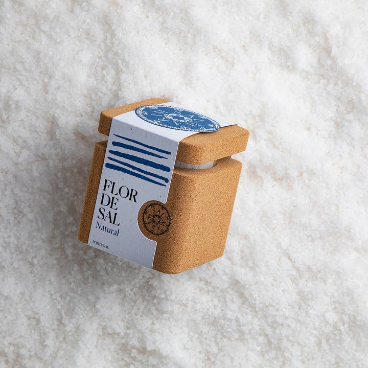 Salmarim - Wholesale Salt - natural fleur de sel in cork salt shaker red dot award1