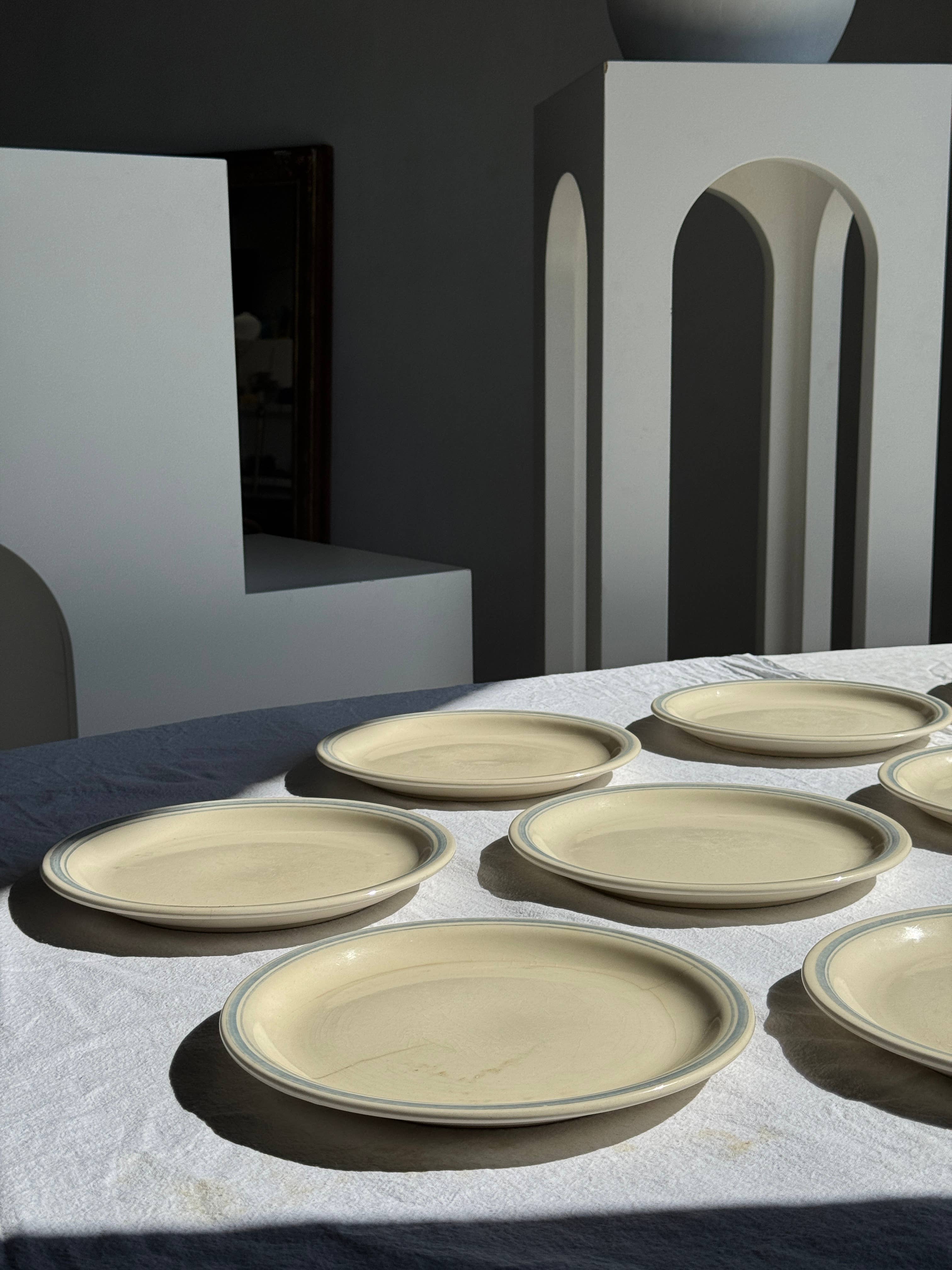Office Objets - Wholesale Dinner Plate - Set of 8 vintage white dinner plates with blue trim D23.513