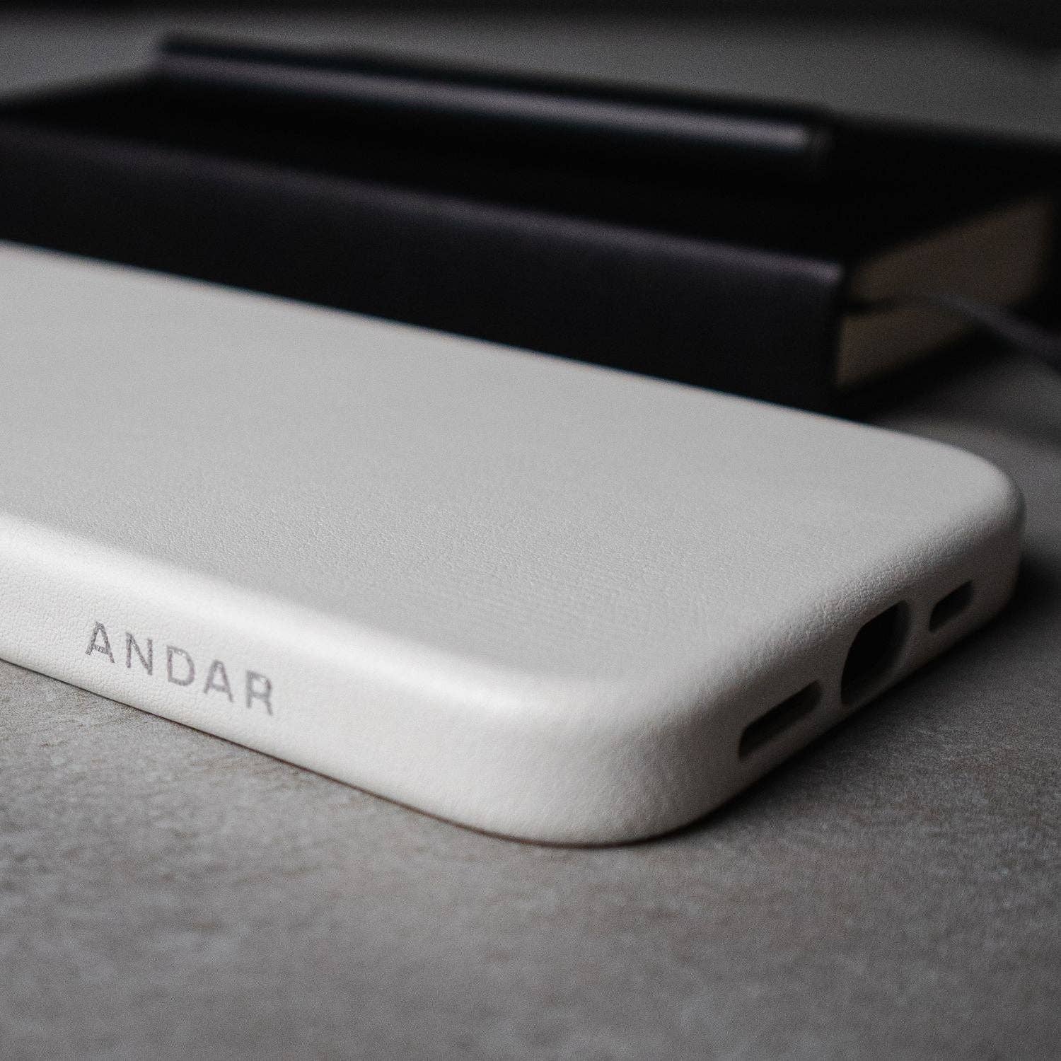 Andar - Wholesale Phone Case - Unisex - The Aspen Full Grain Leather iPhone Phone Case with MagSafe178