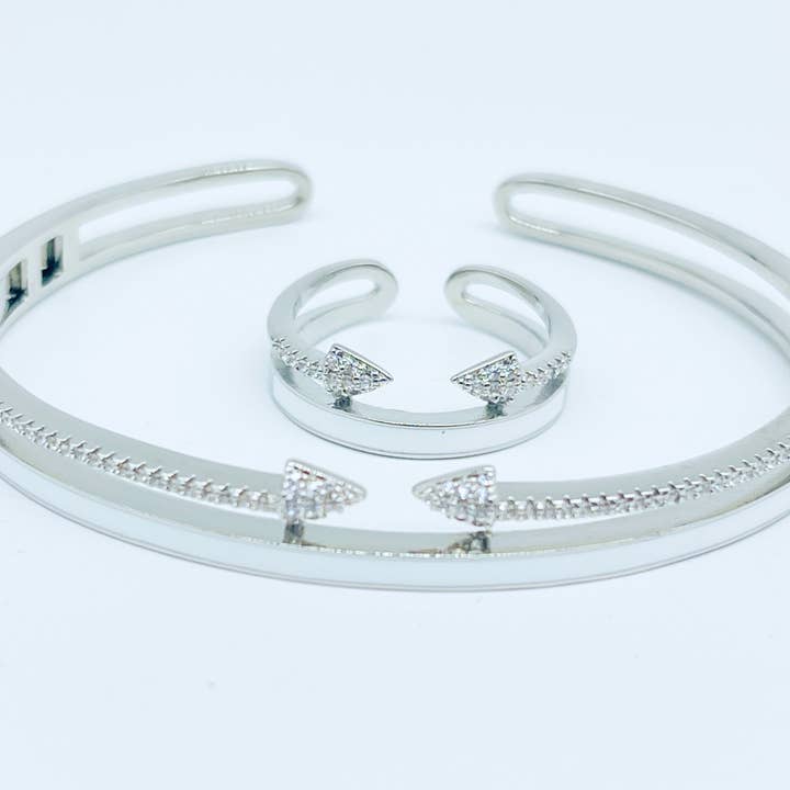 Combinazione bracciale e anello con diamanti americani per la vendita all'ingrosso da parte di Sarah Shahid Designer Jewelry