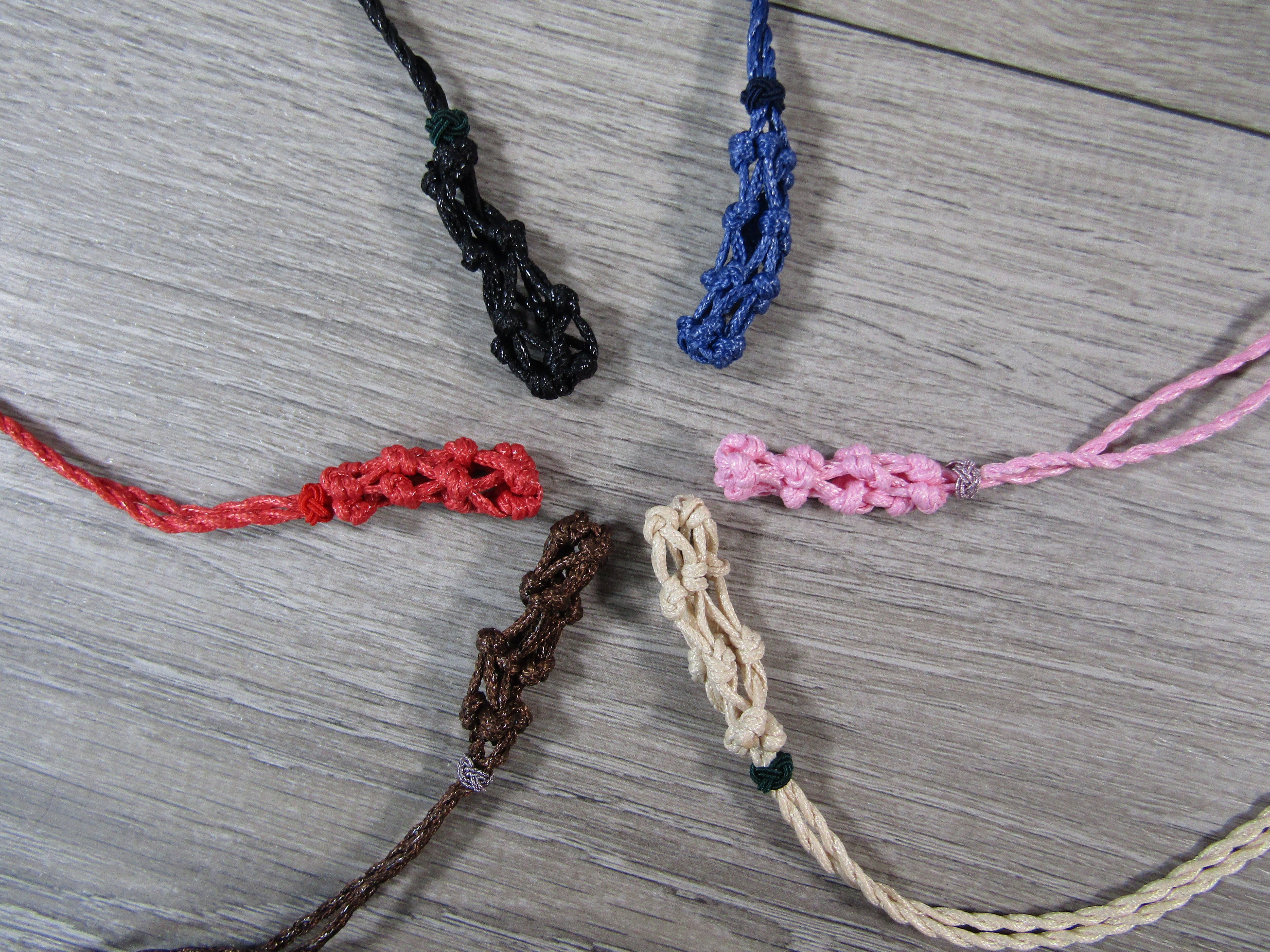 Keystone Crystals - Vente Colliers à pendentif - Collier en macramé réglable avec cage à cristal – Porte-pierre précieuse1