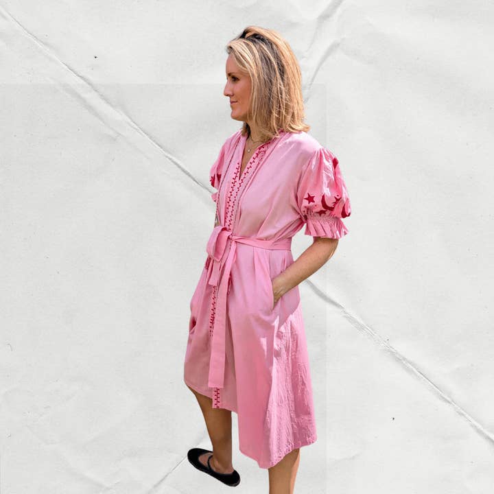 Astrid Pink Embroidered Cotton Dress – Handcrafted in Jaipur and other Purchase Wholesale damenbekleidung einzelhandler. Free Returns & Net 60 Terms on Faire trending on Faire.