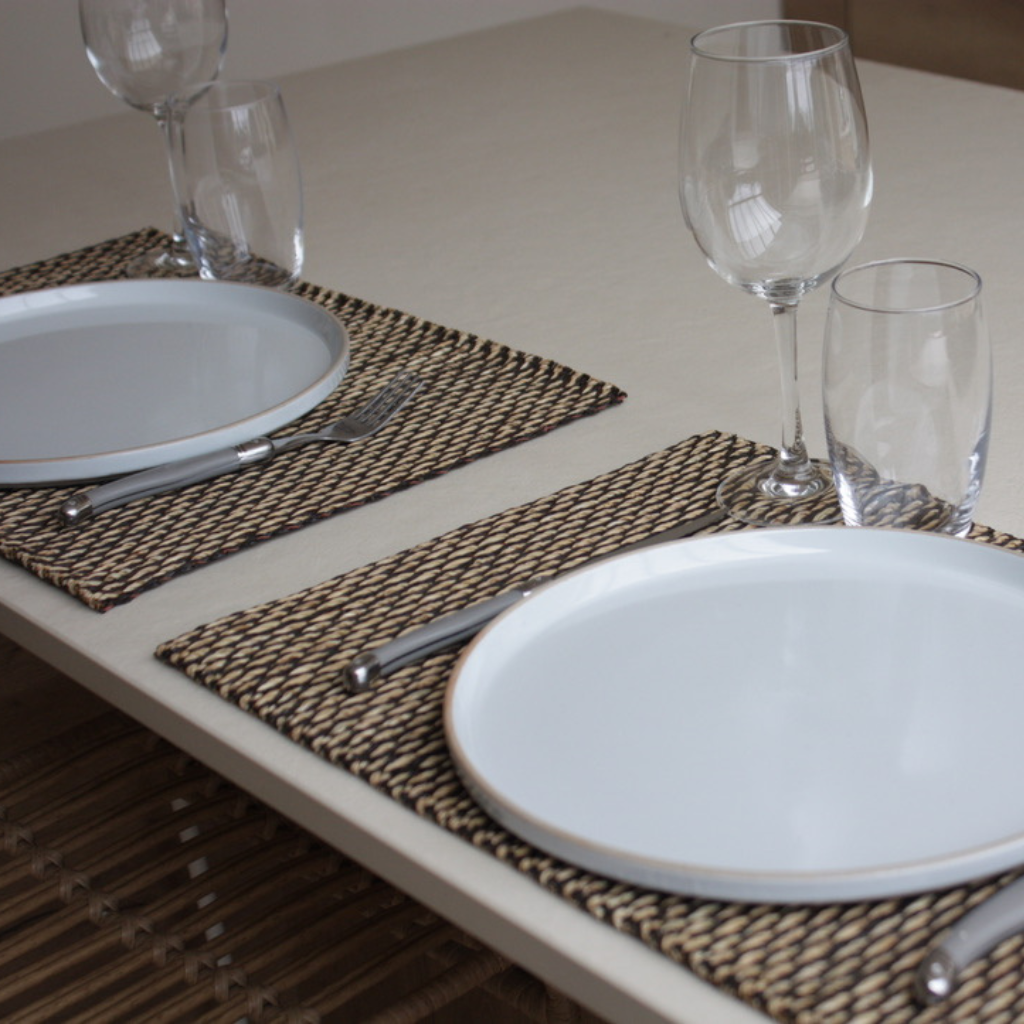 Dame Pach Bangkok – Engroshandel Dækkeserviet – Bordskånere i flettet palmeblad – Phi Phi7