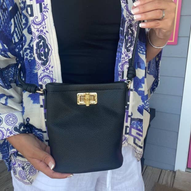 Bolsa tipo cubo Ruby Bamboo Lock, 4 colores para venta al por mayor de ALLIE JUNE