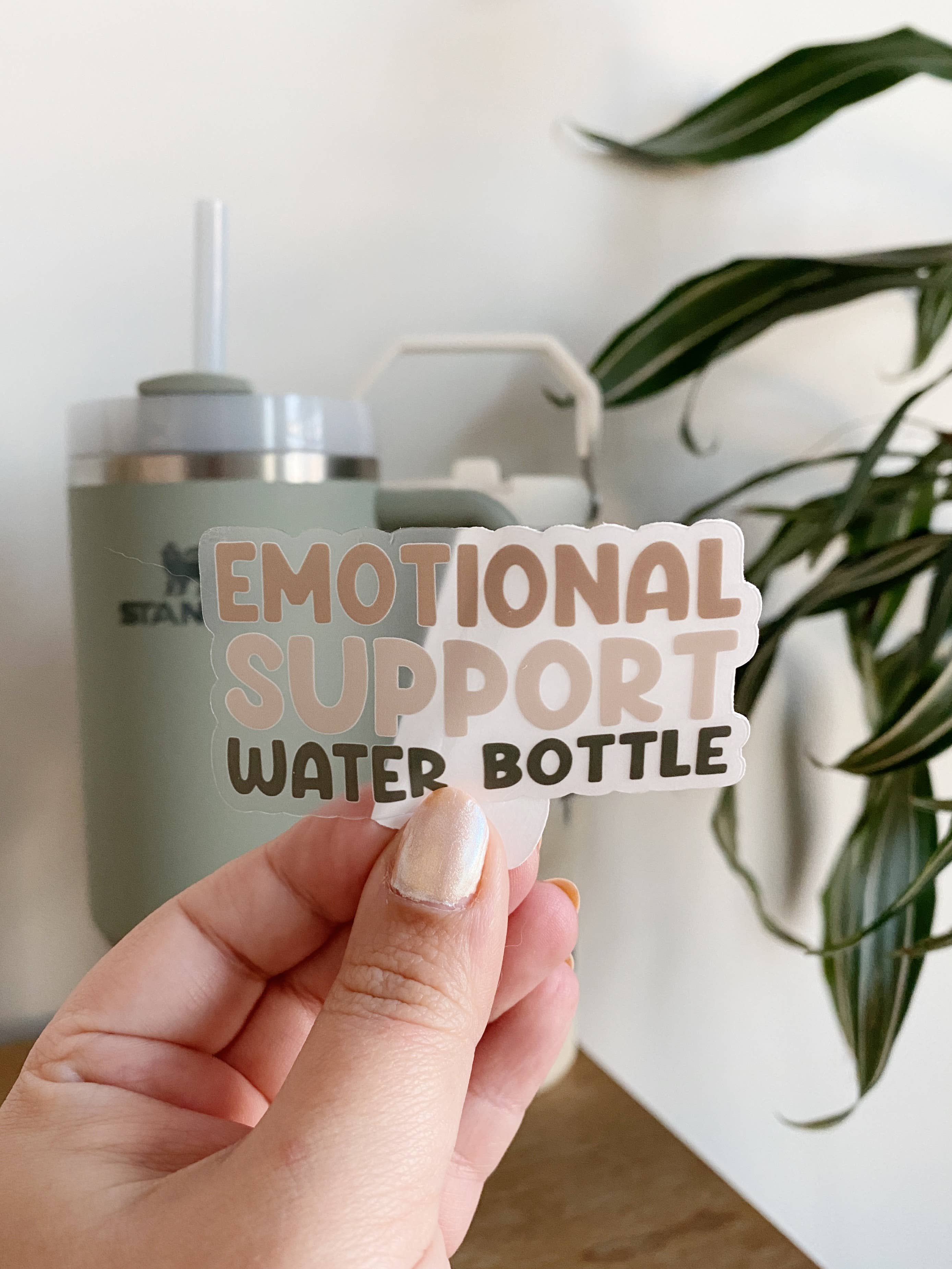 Clay Collection Co. - Vendita all'ingrosso Adesivo - Adesivo Trasparente « Emotional Support Water Bottle »