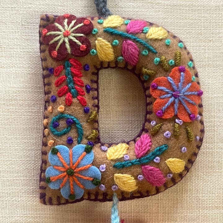 D - Handgeborduurde sleutelhanger, Peru voor wholesale door Tesoros Trading Company