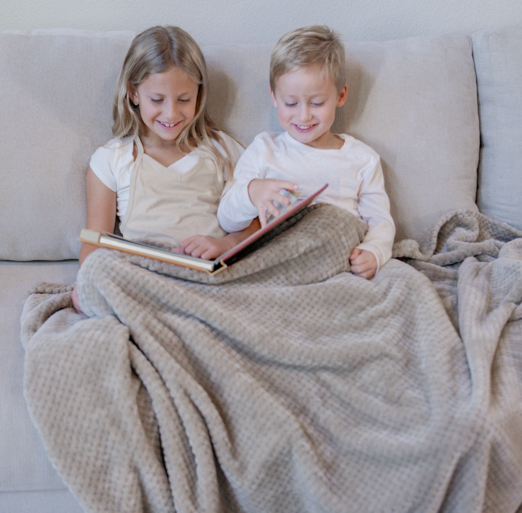 Everyday Cozy Living - Wholesale Throw Blanket - Soft Waffle Weave - Fleece Blanket Lightweight Throw7