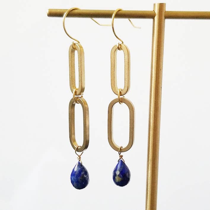 Sara Sela Jewelry - Vente Boucles d'oreilles pendantes - Boucles d'oreilles pendantes ovales en laiton, lapis-lazuli et perles7
