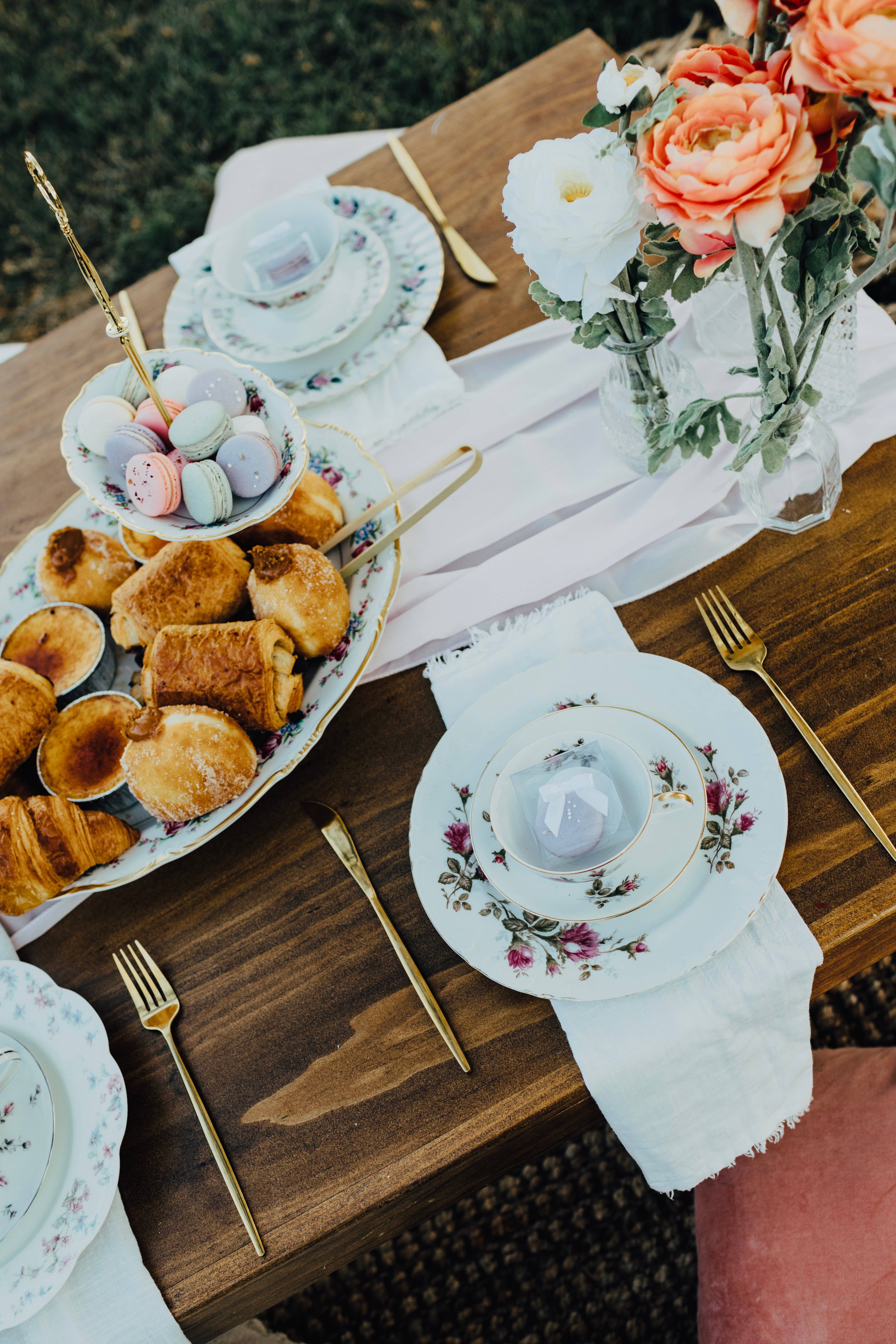 The Delicate Dish - Vente Assiette - Assiettes à dîner dépareillées vintage en porcelaine4