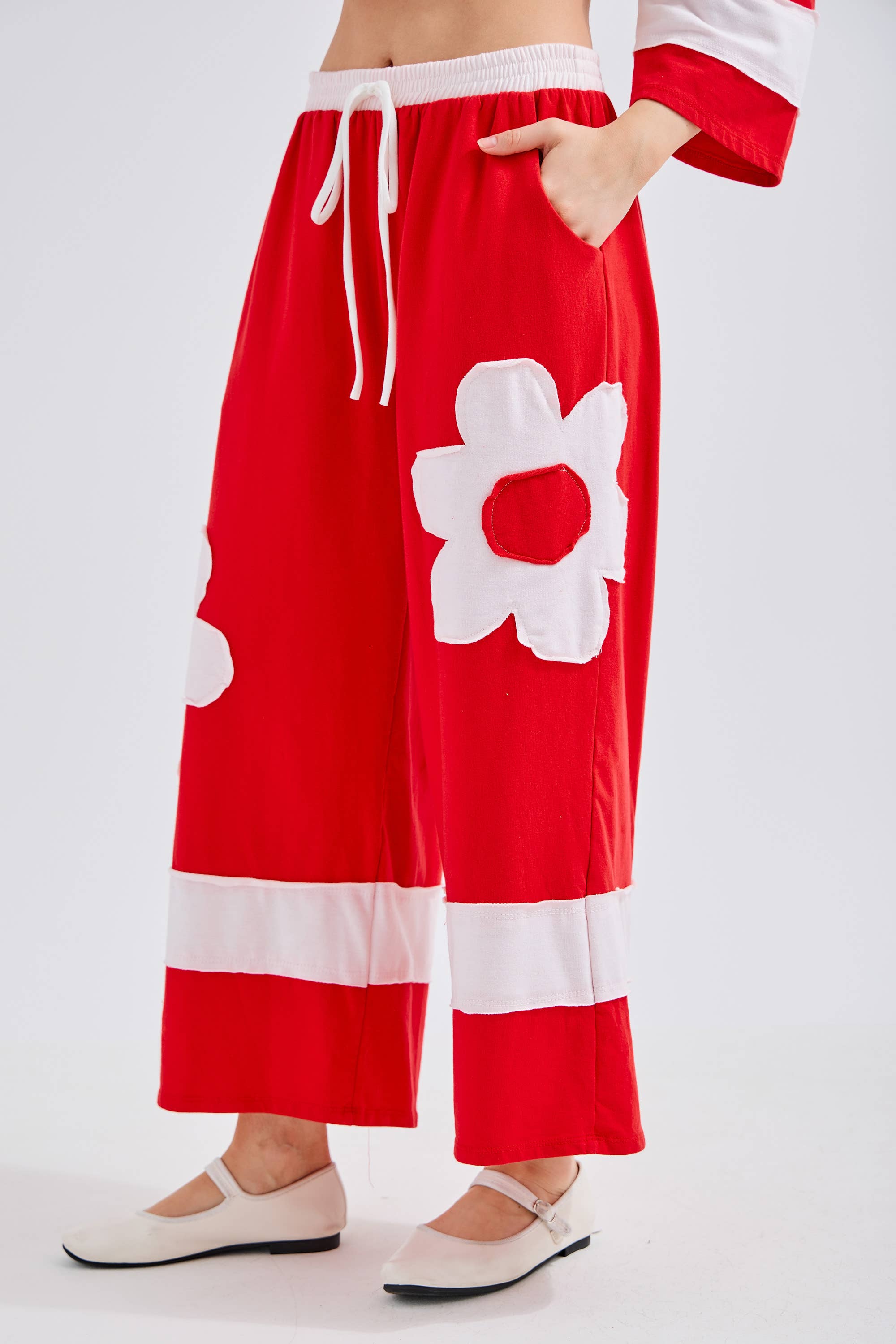 J.Her – Calças - Mulher por atacado – Calças de Perna Larga com Lavagem Mineral e Remendos de Flores HP63345