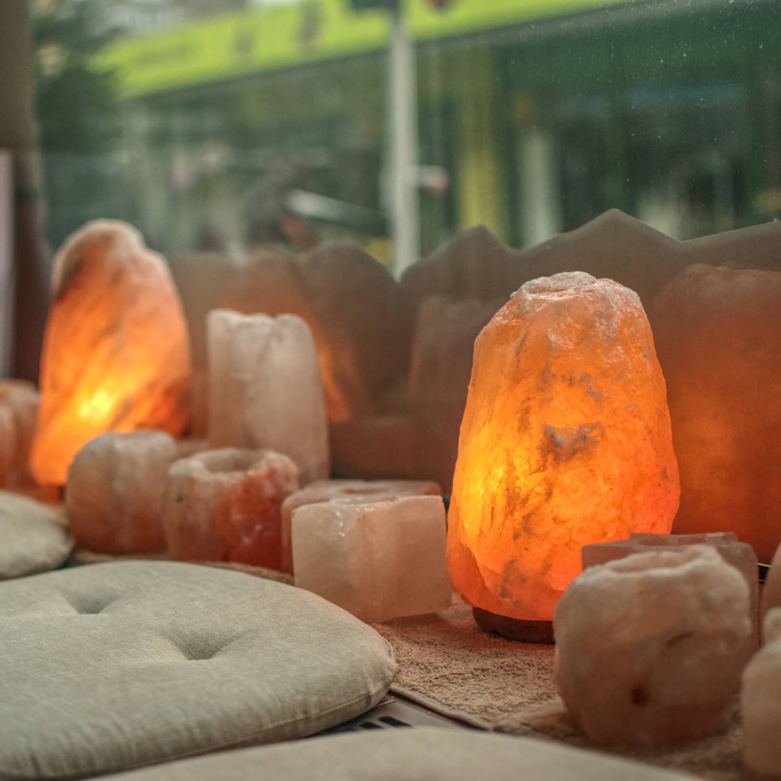 Zen'Arôme - Wholesale Salt Lamp - Himalayan Salt Lamp - 4 to 6 kg Hand Carved6