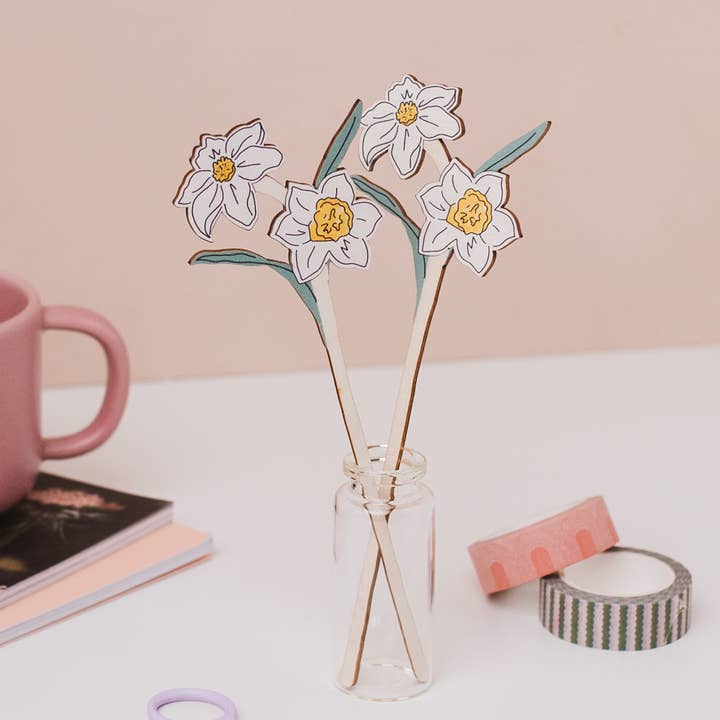 Wooden Narcissus – December Birthday - Sustainable Gift for wholesale by DaphneRosa