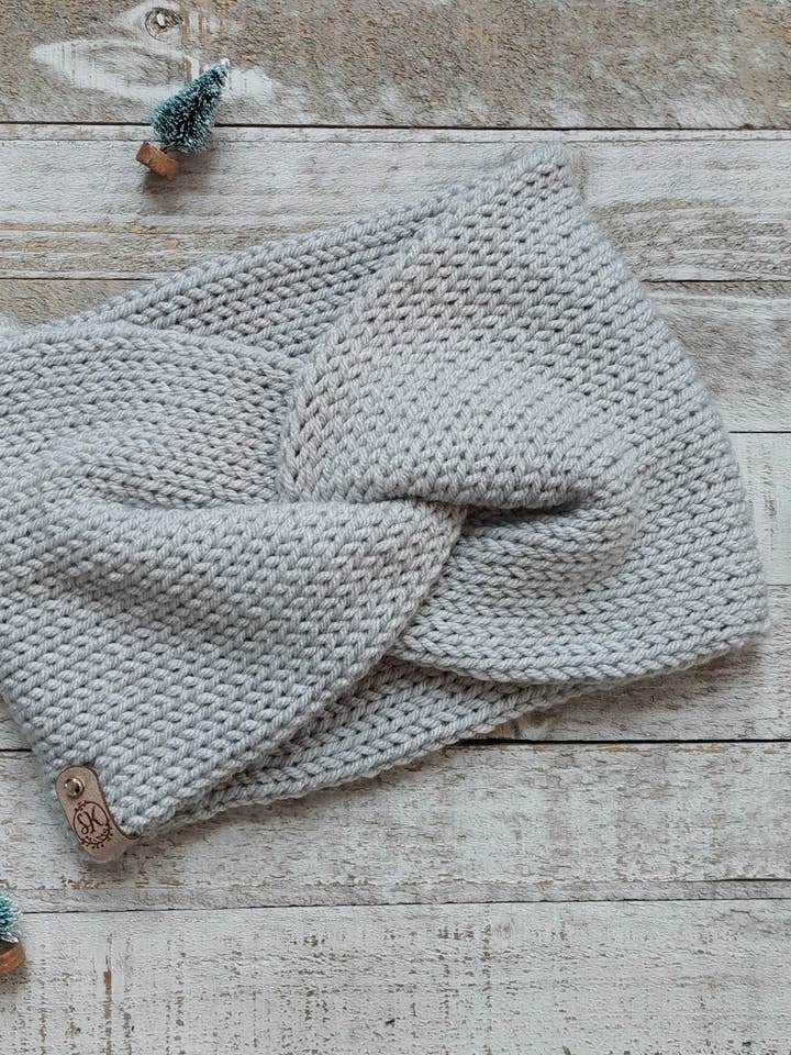 Banda de cabeça Twist em malha cinza para mulher - Earwarmer de malha por atacado de StoryKnits