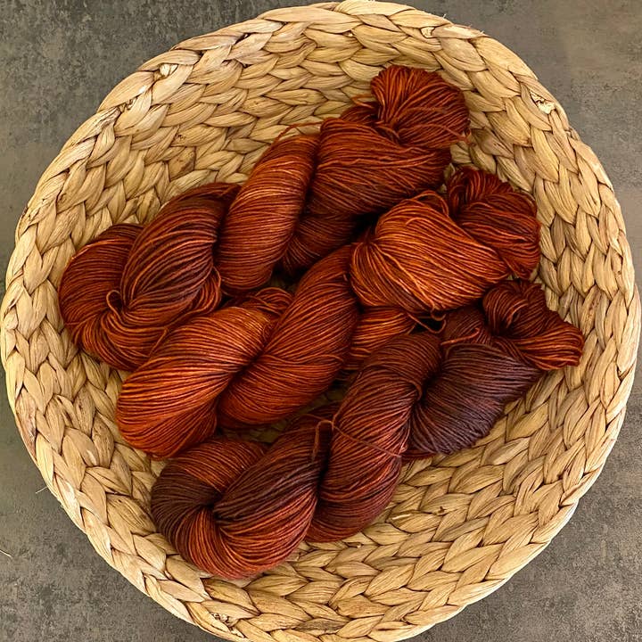 Laine à chaussettes teinte à la main, orange foncé, 100 g pour la vente par Die Wollwichtel