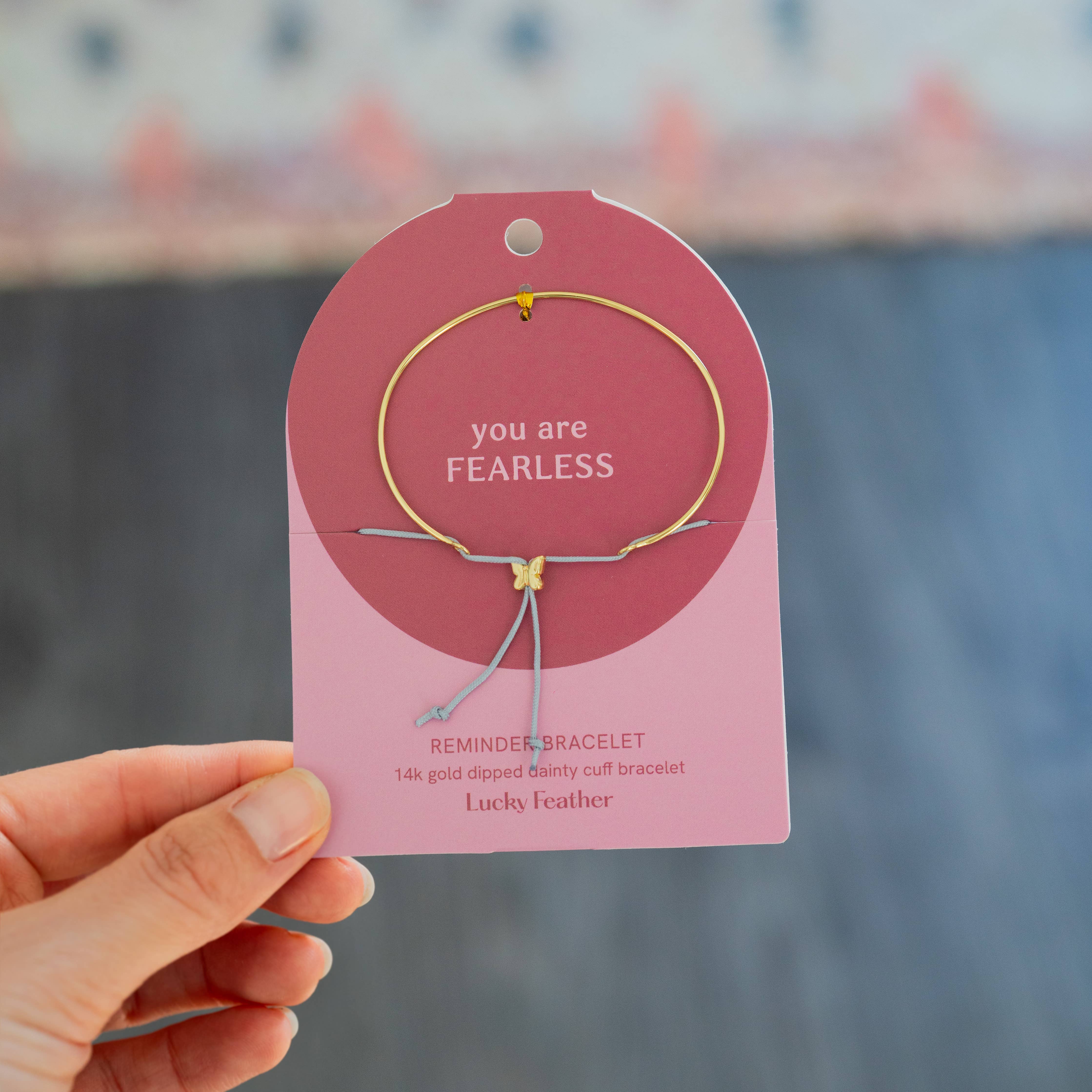 Lucky Feather – Engroshandel Armbånd med vedhæng – Reminder-armbåndssammensætning - 4 stk. af 8 forskellige designs - 32 stk. i alt (uden display)4