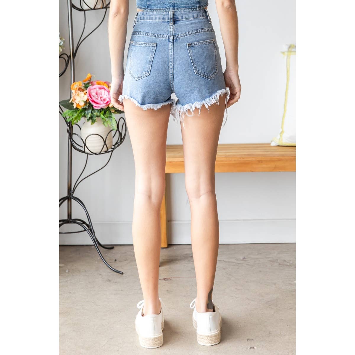 Denim LT Wash Short en jean à boucle et ceinture à rabat en vente sur Faire2