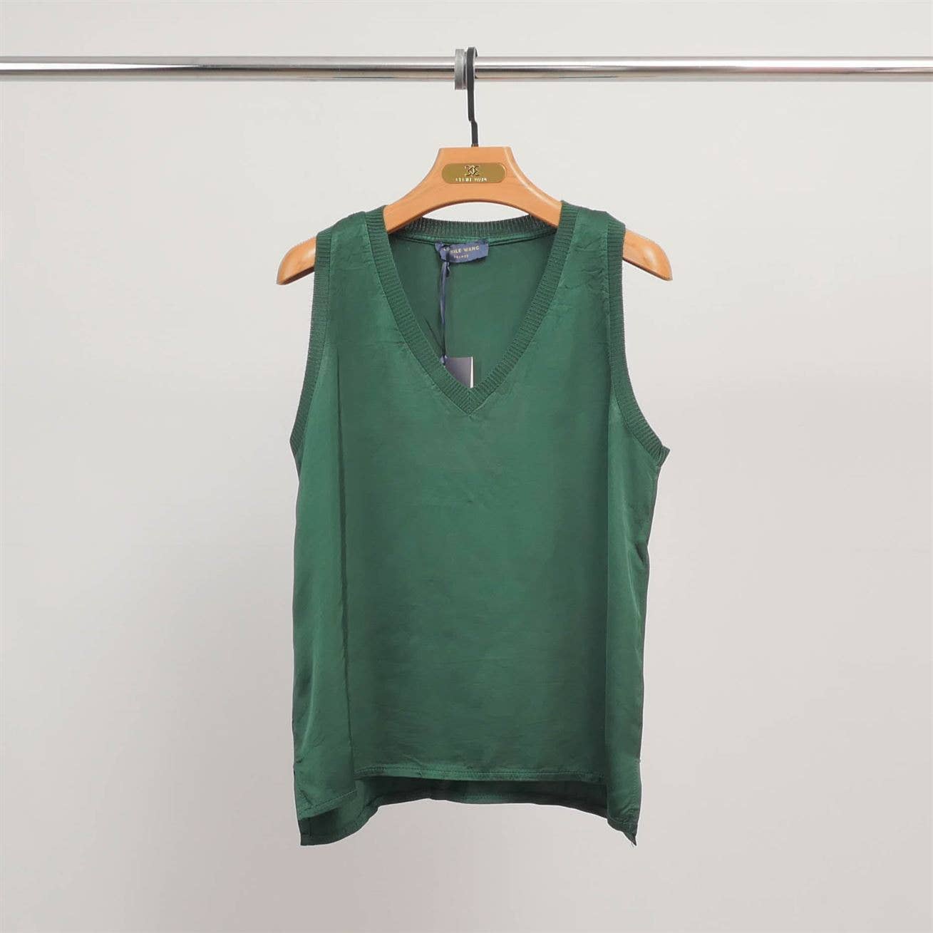 Cecile Wang - Wholesale Tank Top - Women's - V-neck tank top in fluid viscose DB14446VS13